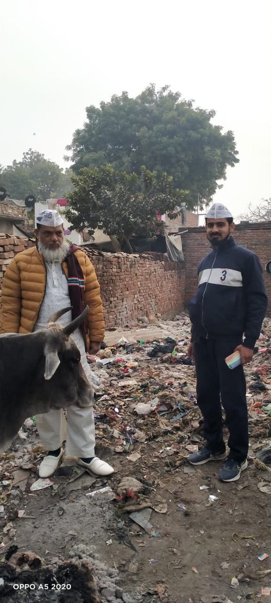 aap_minority's tweet photo. मा.सांसद @SanjayAzadSln के आह्वान व @aap_minority अध्यक्ष @ShakeelMalikAAP के निर्देशानुसार, AAP का #SelfieWithKooda अभियान किया

क्षेत्र- वार्ड नं 20 उत्तरी सबरी जिला मिर्जापुर 

द्वारा-
अशफाक अहमद ,जिला अध्यक्ष 
माइनारिटी विंग मिर्जापुर

 @AAPUttarPradesh https://t.co/J5M1FaQfgF