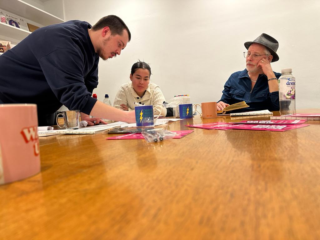 RightUpRStreet's tweet image. What a fantastic way to start the new year - seeing #RUOSHQ full of amazing creative folk 🤩
Doncaster’s #Read2Write and #GSD are collaborating on something very special - we can’t wait to share more 🙌 #CreateYourPlace @ace_national @ace_thenorth @MickJenx @IndigoGoblin