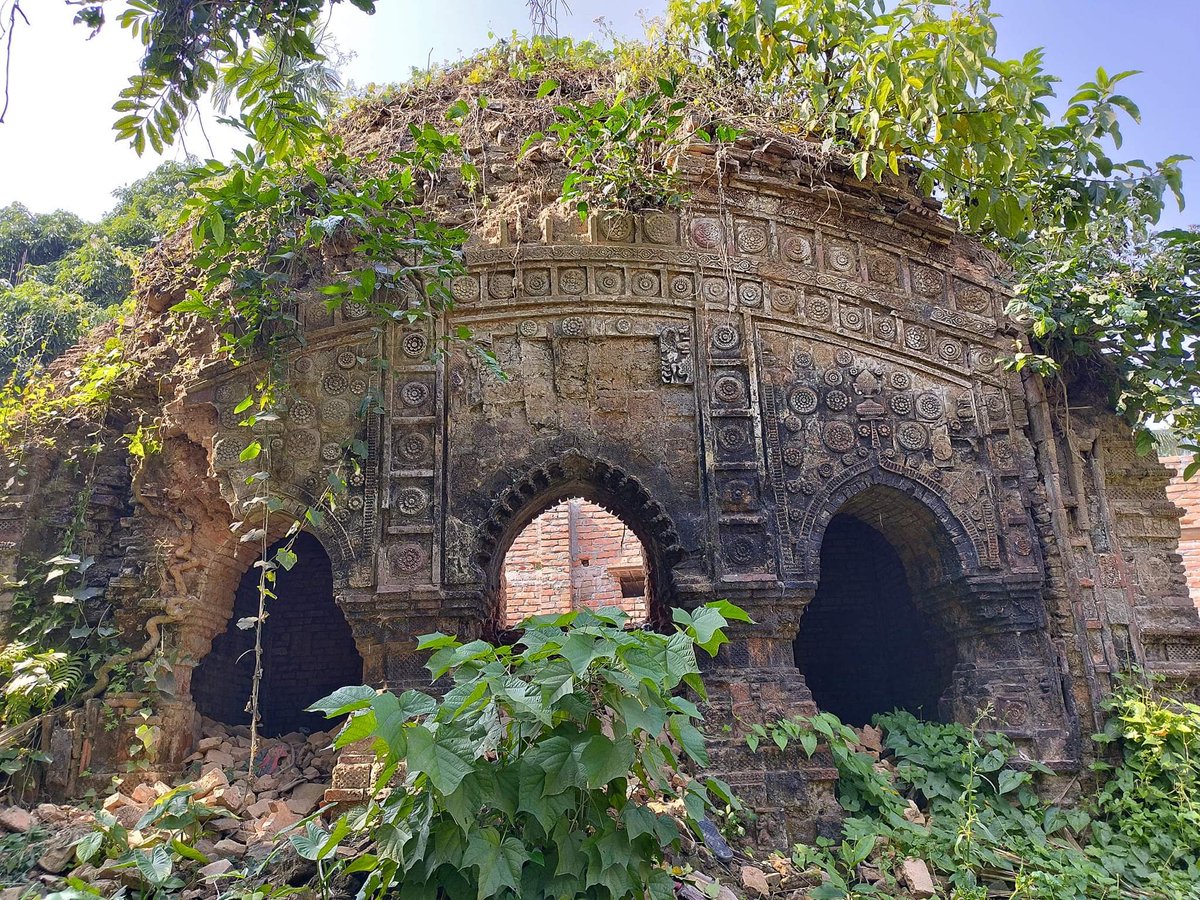 Ruin of a 17th century temple built during reign of Raja Sitaram Ray. Locals call it 'Jora Mandir'. Raja Sitaram was founder of a short lived Hindu kingdom in Bengal Region, who revolted against mughal Sultanate and succeeded. It is situated in Rajbari, Bangladesh.
