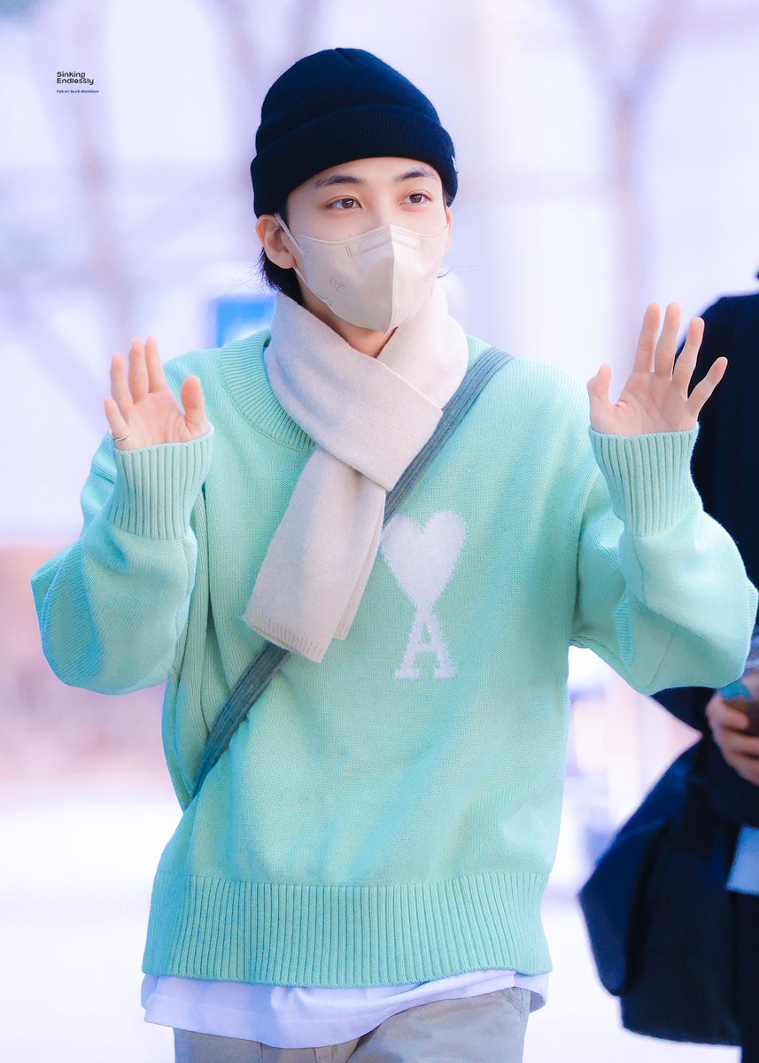 DIVEINTOMYBLUE's tweet photo. 230105

#정한 #윤정한 #세븐틴 https://t.co/8nCx3fFxr9
