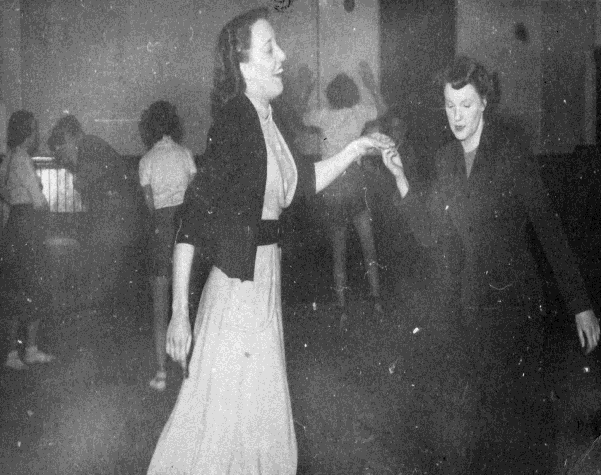 We're very excited for our first session of 2023! On Mon 9th Jan, Gina Maddison -a local historian-will be speaking about growing up in a Back to Back House in the 1960s. Please email to book and, if possible, bring along photos/items from your own childhood for discussion❤️