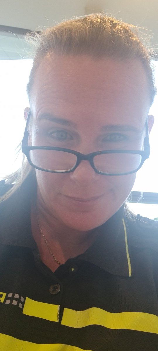 WA_Berkel's tweet photo. Vandaag de dag begonnen met @Lansingerland #handhaving #sherell gesprek over invulling #politiekids. Nu op gemeentehuis #Bergschenhoek vergadering over diverse #huiselijkgeweld zaken die in lansingerland lopen. #samenwerking https://t.co/49iz1snDL4
