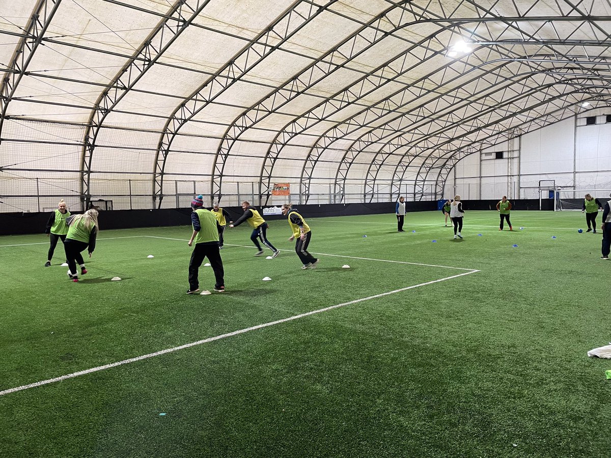 vphalsall's tweet photo. Kicking of 2023 with @EnglandLearning F2F Teacher CPD event. Top engagement from Secondary PE colleagues @NorthOxonSSP @WestOxonSSP @CityThameSGO and chance to reconnect with learner @pe_pgce2022 @CareerinSport #PE #PlayExplore #HolisticDevelopment #LearnThroughGames 😁🤼⚽️ https://t.co/KLCXxMSezP