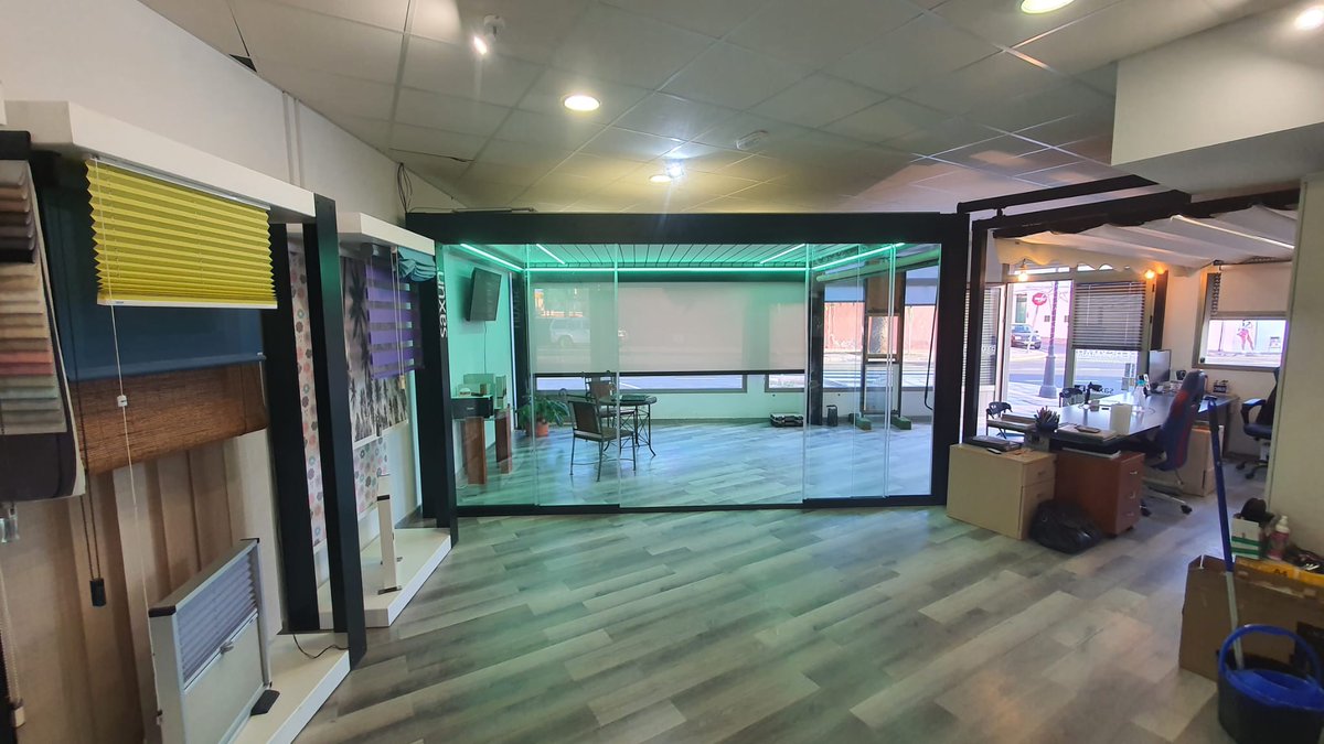 persymarsl's tweet photo. Año nuevo tienda nueva!!
#exposicion @Saxun_Solar #persymar #bioclimatica #toldocofre #cortinadecristal #Fuerteventura #lanzarote https://t.co/7UrgQS5bkK