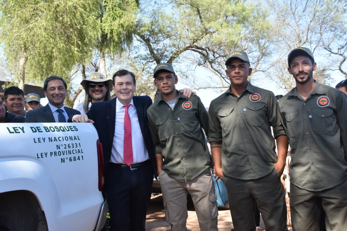 GobiernoSDE's tweet photo. Nuevo Centro Operativo del #ParqueProvincialCopo 🌳🦫

➡️ El gobernador @GZamoraSDE encabezó la inauguración del Centro Operativo 'Parque Provincial Copo' y realizó la entrega de camionetas y motocicletas 0KM para el patrullaje de los #BosquesNativos 🌳🏍 https://t.co/fig4SlyqPj