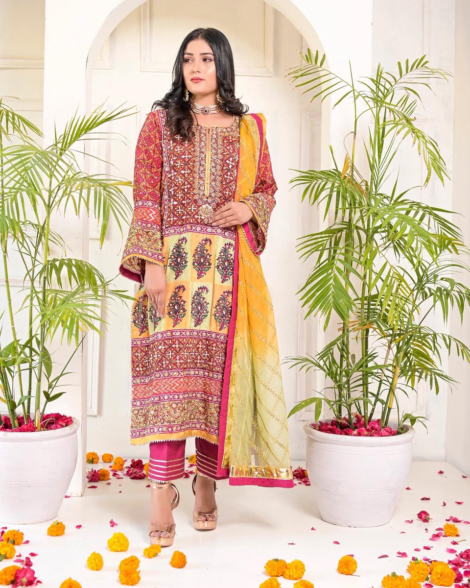 Shabis's tweet photo. MAHNOOR LUX - MEHEK ORDER YOURS TODAY AT Shabi’s 

Call 647-478-7896 to book your appointment. 
.
.
.
#pakistanifashion
#pakistanifashionblogger
#pakistanifashions
#pakistanifashioncanada
#pakistanifashionshow
#pakistaniwedding 
#weddingformal #weddingformals 
#pakistanidress https://t.co/VGZU2ZJj3E