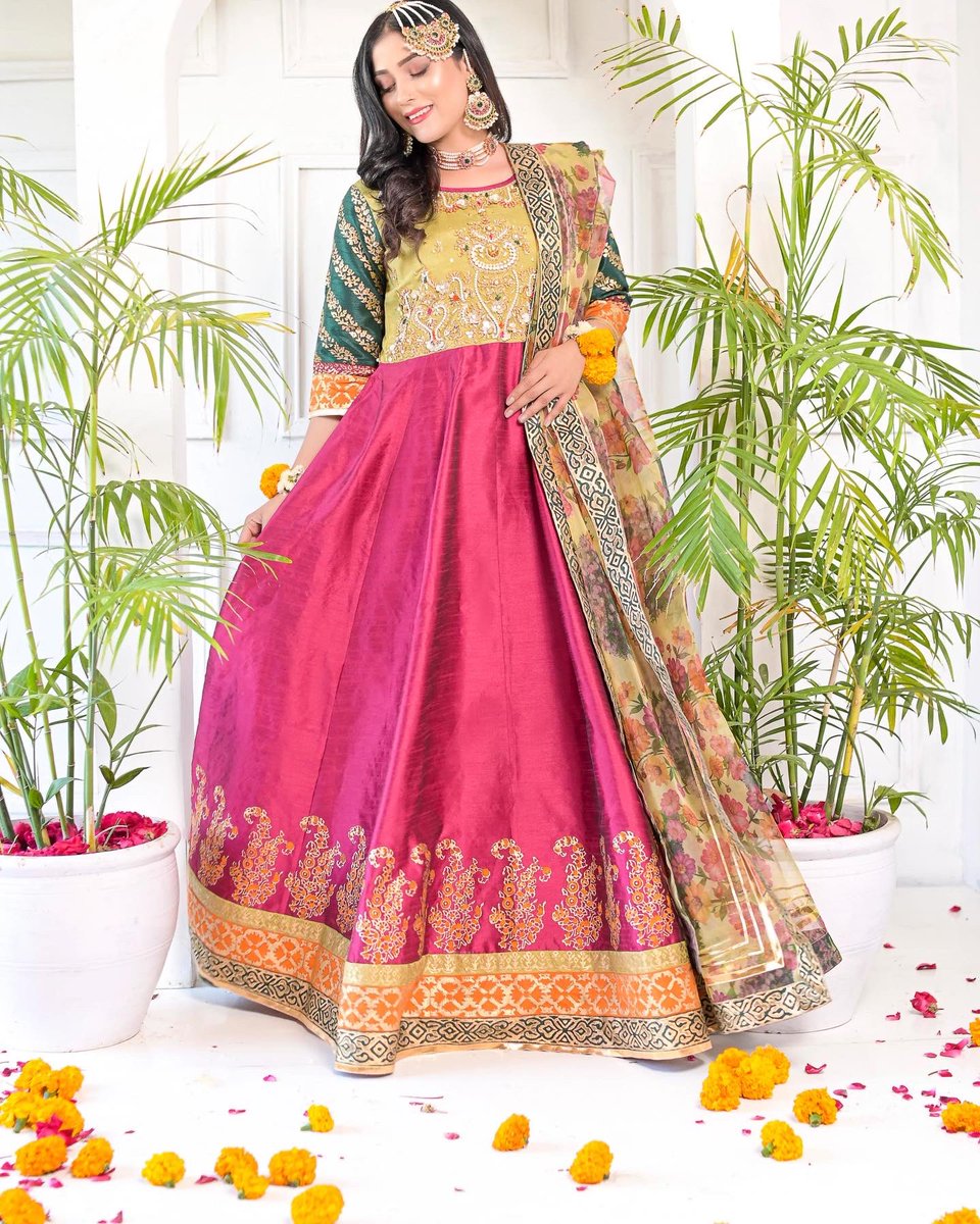 Shabis's tweet photo. MAHNOOR LUX - SHAHJAHAN - 
ORDER YOURS TODAY AT Shabi’s 

Call 647-478-7896 to book your appointment. 
.
.
.
#pakistanifashion
#pakistanifashionblogger
#pakistanifashions
#pakistanifashioncanada
#pakistanifashionshow
#pakistaniwedding 
#weddingformal #weddingformals https://t.co/Cx0v6f46ss
