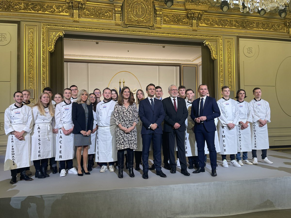 CConfiseurs's tweet photo. Les jeunes Chocolatiers et Confiseurs reçu ce jour par le Président @EmmanuelMacron .
Merci à la @CGAD_france https://t.co/z9FPQDWQnd