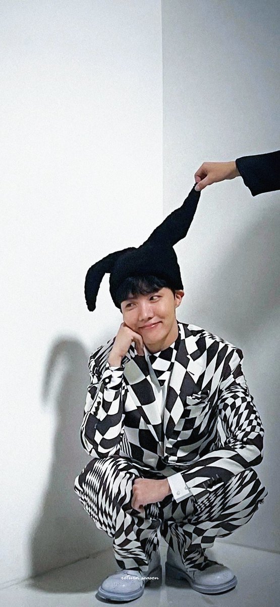 return_season's tweet photo. 230105 호석 인스타

2340*5064 https://t.co/y1YNpQvdDH