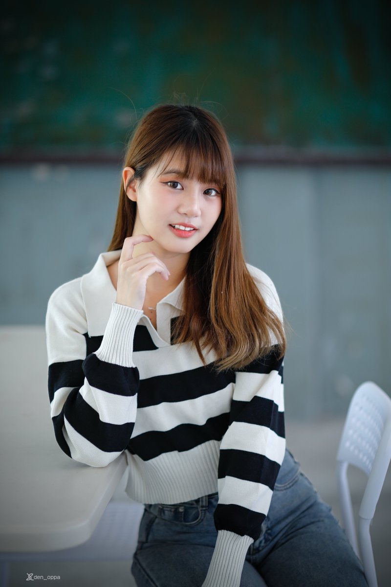 den_oppa's tweet photo. Every Christmas with Moopear
-Chapter 5-

👱‍♀️: @moopear_ 
📍: In the vicinity of HOLIDAY PASTRY
📷: Canon EOS 5D Mark IV + EF85mm f/1.4L IS USM

#Moopear #ムーペァー 

=====
Like &amp; follow for HD photos &amp; videos
facebook: den.oppa
instagram, twitter, youtube: @den_oppa https://t.co/gYPW1mQLr1
