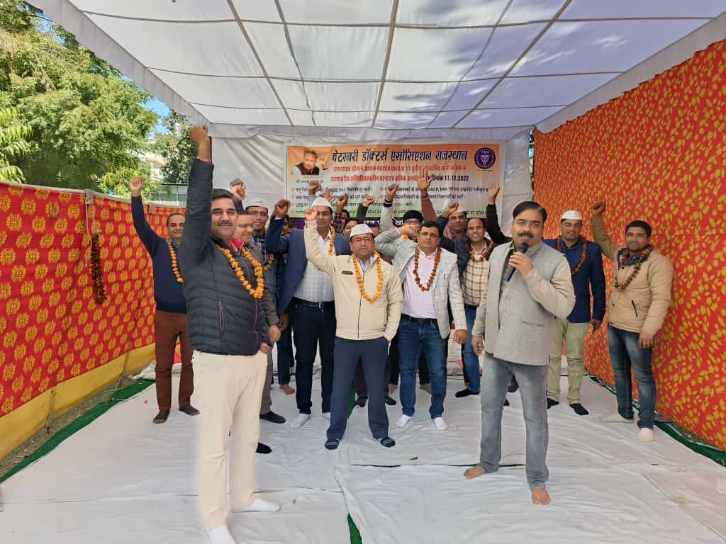DrYogeshArya's tweet photo. #जननायक_सुनो_जज्बात_पशुचिकित्सक_कहे_हक_की_बात
#गांधीवादी_पशुचिकित्सक_लेकर_रहेंगे__अपना_हक
@ashokgehlot51
@KatariaLalchand @_lokeshsharma @IndrajitSinghC4 @1stIndiaNews @Editor_Umang @ABPNews @DainikBhaskar @zeerajasthan_ @RahulGandhi @rakhee_h @kashiram_journo @RajGovOfficial https://t.co/EPbLhSnsgL