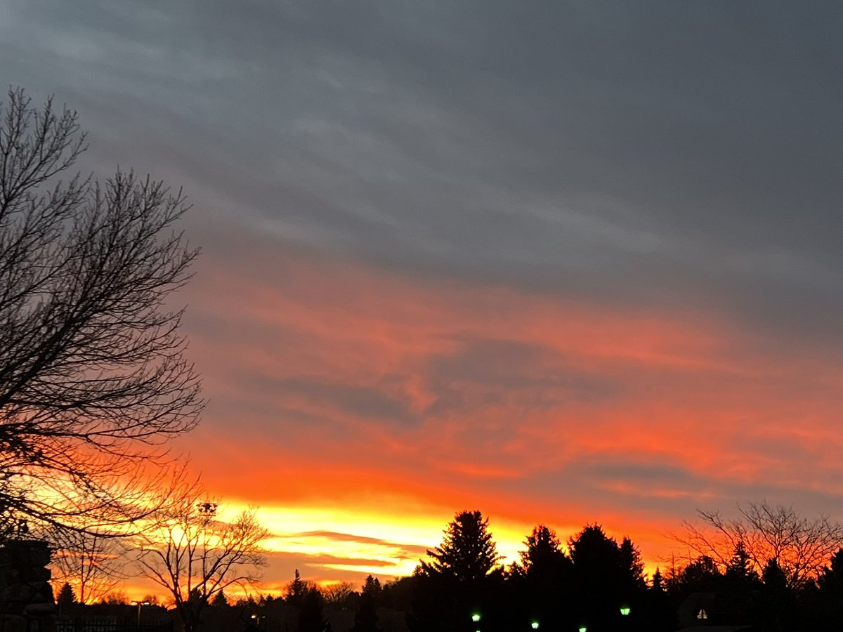 talkingterrier's tweet photo. Colourful #sunrise over Cody #wyoming — #skylovers #sunrisephotography #sunriseoftheday #sunriselover #explorewyoming #scenic #wintersky #january https://t.co/q0QLuzv9Ii