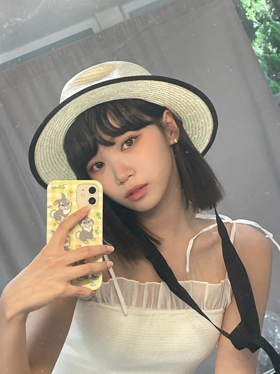 shuhja's tweet photo. how is the season greetings~? do you like it~? >< https://t.co/zOhLKGADIn