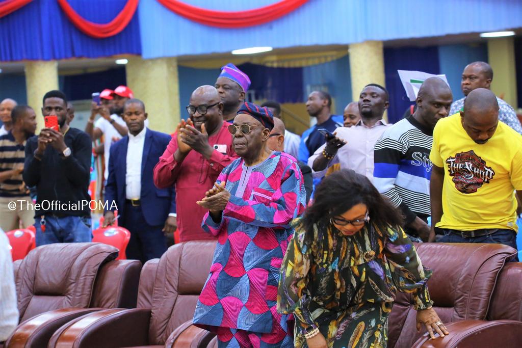 PO_GrassRootM's tweet photo. BREAKING: Afe Babalola endorses Peter Obi and gives him a new name “omowale”
#ObiDatti #PeterObi4President2023 https://t.co/IFEIUJ32e1