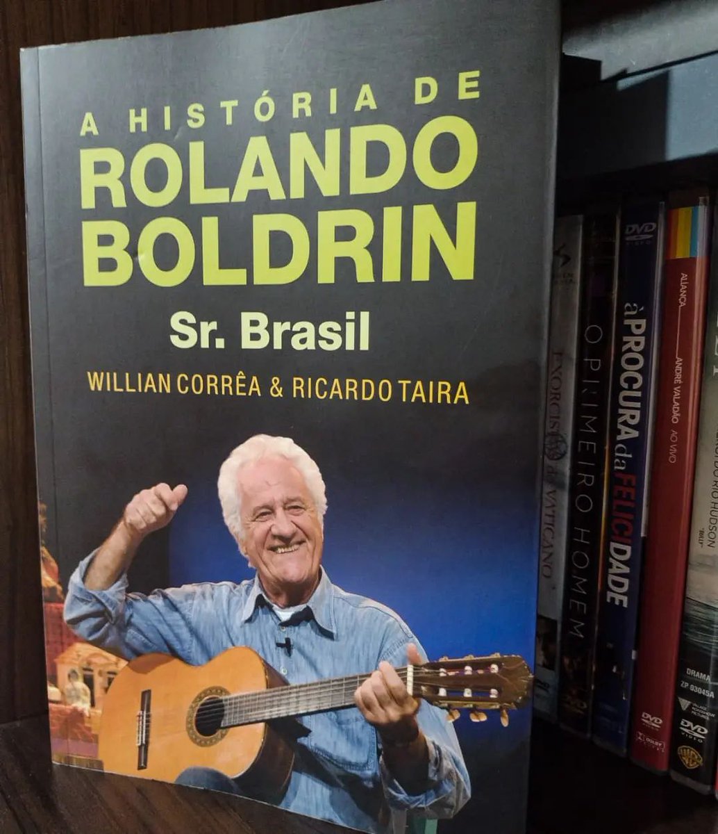 CurvaLiteraria's tweet photo. Bom dia leitores! Que tal aproveitar esse tempinho chuvoso e frio (em pleno janeiro!?) pra conferir uma super resenha. Hoje o post é mais que especial. Falamos da biografia do extraordinário e eterno apresentador; Rolando Boldrin. Segue nossa #thread #EditoraContexto https://t.co/RInZVU8WFR