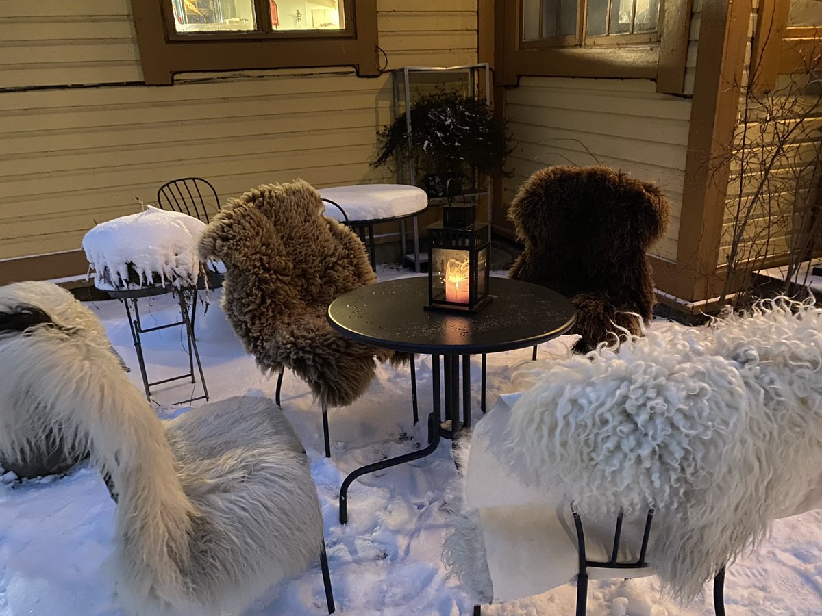 SariAlen's tweet photo. Ei ole turhaan kehuttu Antiikkikahvila ja teehuone Siiriä. Taas kerran maukasta syötävää lämpimän tunnelman kera #teehetki @Lempaalankunta https://t.co/VriuWLroBo