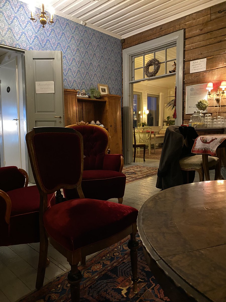 SariAlen's tweet photo. Ei ole turhaan kehuttu Antiikkikahvila ja teehuone Siiriä. Taas kerran maukasta syötävää lämpimän tunnelman kera #teehetki @Lempaalankunta https://t.co/VriuWLroBo