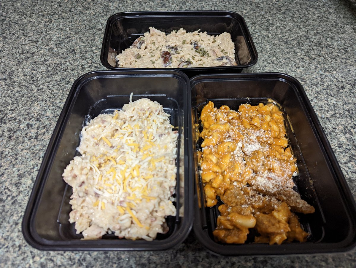 Alymra's tweet image. It's been really hard finding motivation to cook post-holiday. Last night I whipped up three meal preps in bulk because I had to. Cheesy chicken bacon rice, mushroom chicken rice, and macaroni with Italian sausage in a tomato cream sauce.
#homecooking #honestcooking