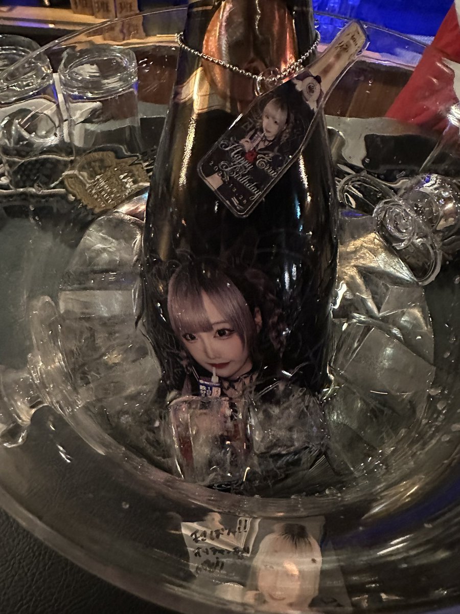 masabon48's tweet image. 🍾🌟RIAZ訪問🌟🍾①

えるちゃんが出勤してると聞き、突撃！！！
入った瞬間にドカタちゃん名前を呼ばれ、えるちゃんはメイク中wwww
目的だった生誕オリシャン開けて満足😊（私は飲んでないけど）
空いてたので、2時間くらいお話し出来て楽しかった😊✨
巫女さんコス可愛いね(*´꒳`*)
#RIAZ