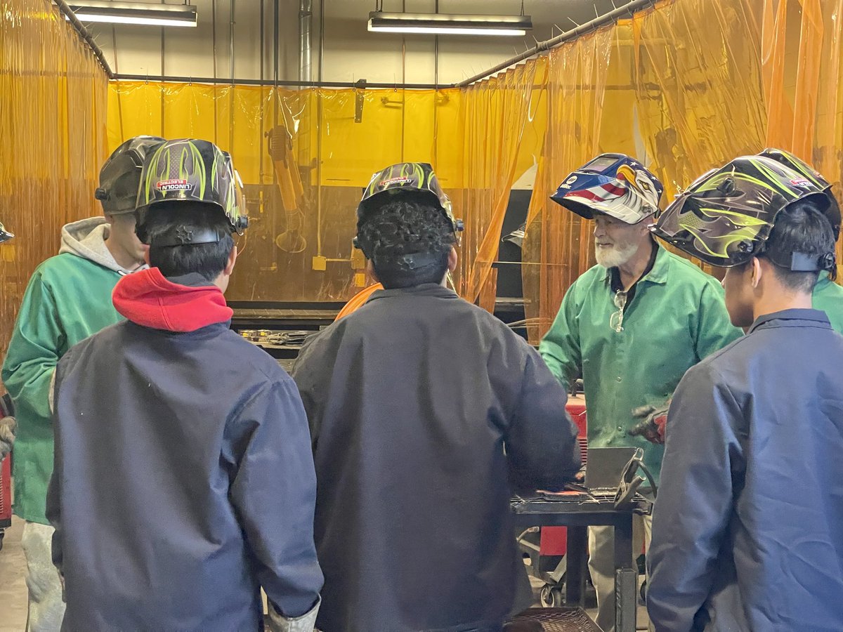 BISDBCTAL's tweet photo. Starting the new year out working hard in Construction Technology, Mr. Benton doing a great job in welding instruction! ⁦@BirdvilleISD⁩ ⁦@Birdville_CTE⁩ https://t.co/uvTFRhaCoy