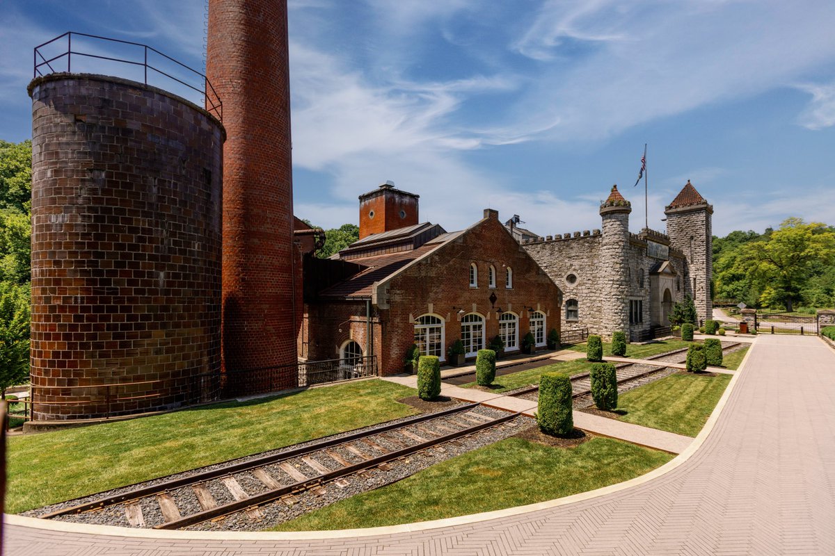 castleandkey's tweet photo. Read this article by Only In Your State
“The Scenic Bourbon Country Route That Leads To 5 Old-Fashioned Distilleries’

https://t.co/cXtSYvqo99 https://t.co/d8tUMFW14M