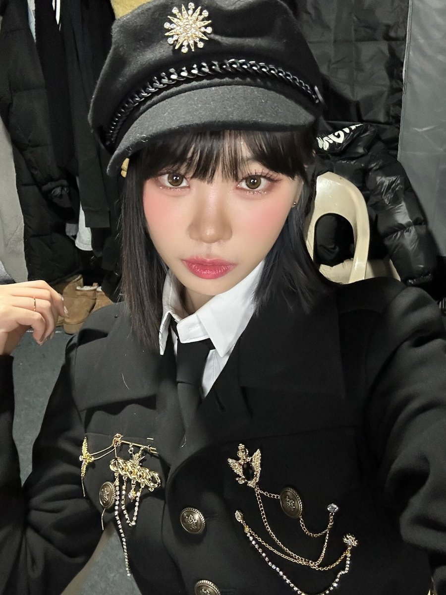 shuhja's tweet photo. KBS Gayo Daechukje. 🖤🤍 better anticipate the remaining year-end performances. 😉 https://t.co/eN3jFhkSM9