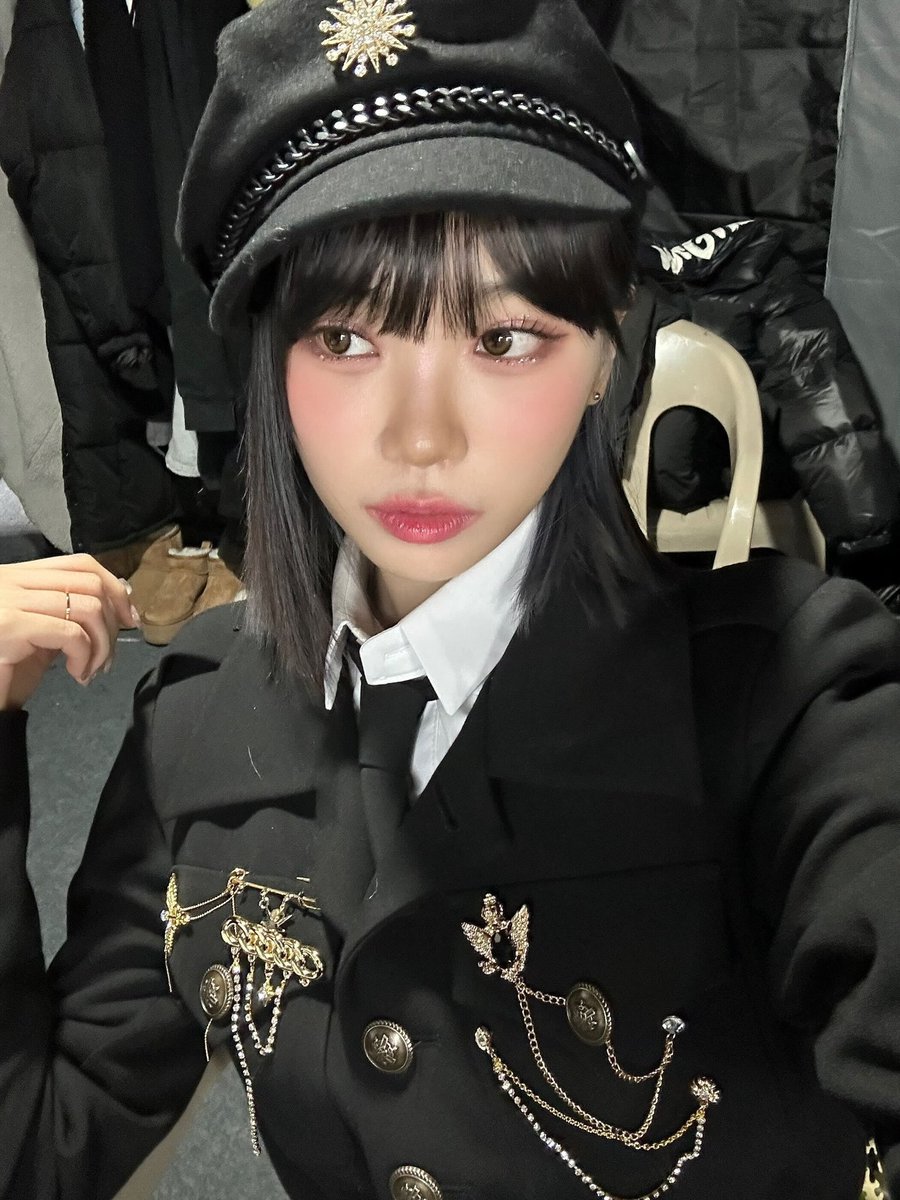 shuhja's tweet photo. KBS Gayo Daechukje. 🖤🤍 better anticipate the remaining year-end performances. 😉 https://t.co/eN3jFhkSM9