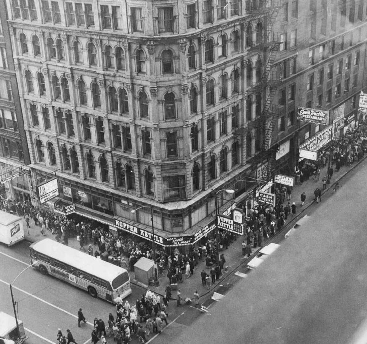 LynnBecker's tweet photo. The Delaware Building:
1.  1960's, the line for Thunderball stretching around the block
2. 2009
3.  December, 2022
4. October, 2022 https://t.co/yRIfIBXgmy