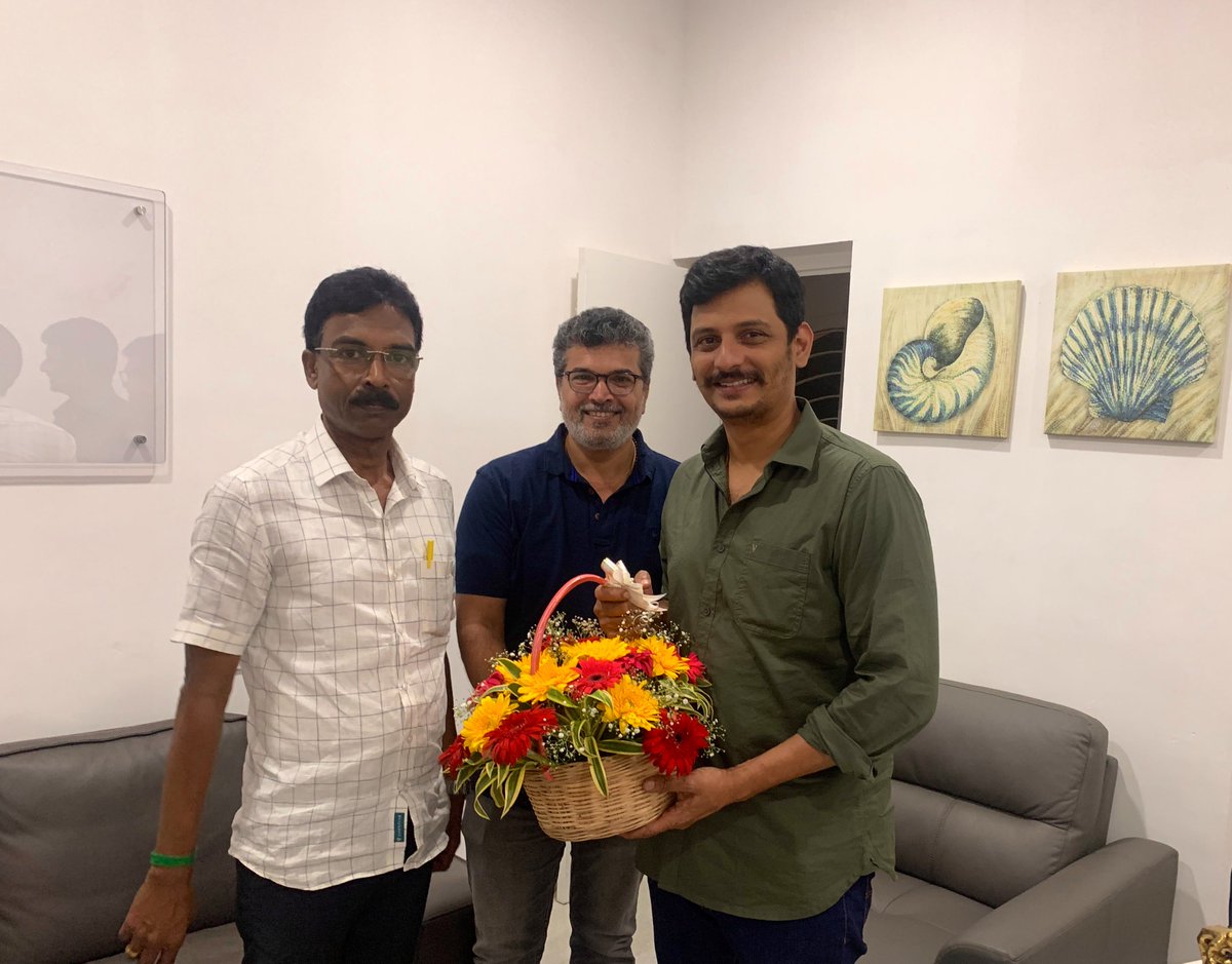 FridayCinemaOrg's tweet image. #breaking: 
#samatha வுக்கு திருப்புமுனை ஏற்படுத்திய #familyman2 ன் அடுத்த கிரைம் திரில்லர் #ஃபார்சி தமிழிக்கிம் ரெடி.ஹீரோ #sahidkapoor தமிழில் நடிகர் ஜீவா குரல் கொடுத்து அசத்தியுள்ளாராம். 
@JiivaOfficial

#Farzi Crime Thriller Series @rajndk
#VijaySethupathi
@PrimeVideoIN feb10