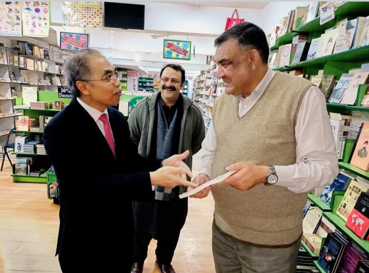 m_hasanlive's tweet photo. Honorable Ambassador of The Republic of Indonesia Mr.  Adam Mulawarman Tugio visited to National Book Foundation Head Office Islamabad on January 5, 2023. Managing Director NBF Dr. Raja Mazhar Hameed gave briefing about mandate and functions of NBF. 1/2
#NBF https://t.co/53ivS1WgMH