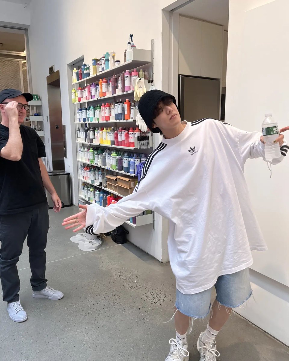kiss_seven7's tweet photo. 📷 || Nueva publicación de #JHOPE a través de Instagram — @BTS_twt (1/4)

🐿️: "Adios 2022 🥹❤️‍🔥" (escrito en español) https://t.co/EnesY3flUL