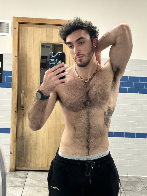 Not feeling the best today but at least I look good 🙃 https://t.co/1kZWH8xchH