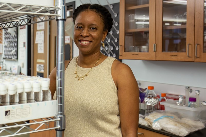 UofSC_CAS's tweet photo. Read how scientist @ArmstrongFlyLab prioritizes inclusion for @UofSCBiology students in her research lab and beyond. 

🔗: https://t.co/4XCJxedTXz https://t.co/oV5mBQQ0wW