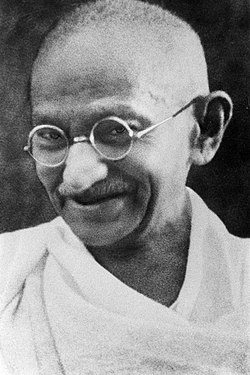 「#一般人が多分勘違いしてることマハトマ・ガンジーは通称でありモーハンダース・カラ」|メタトロン少将@絵描き垢のイラスト