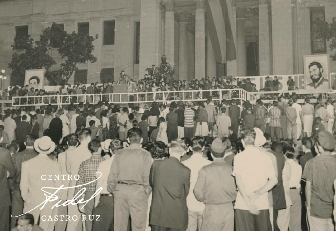 #Fidel:'Nuestra expresión optimista y nuestro reconocimiento a toda la universidad; nuestra fe, y nuestra seguridad de que la #UniversidaddeLaHabana estará también en primera fila ¡en esta hora creadora y gloriosa de la patria!'. #FidelVive #295Aniversar…