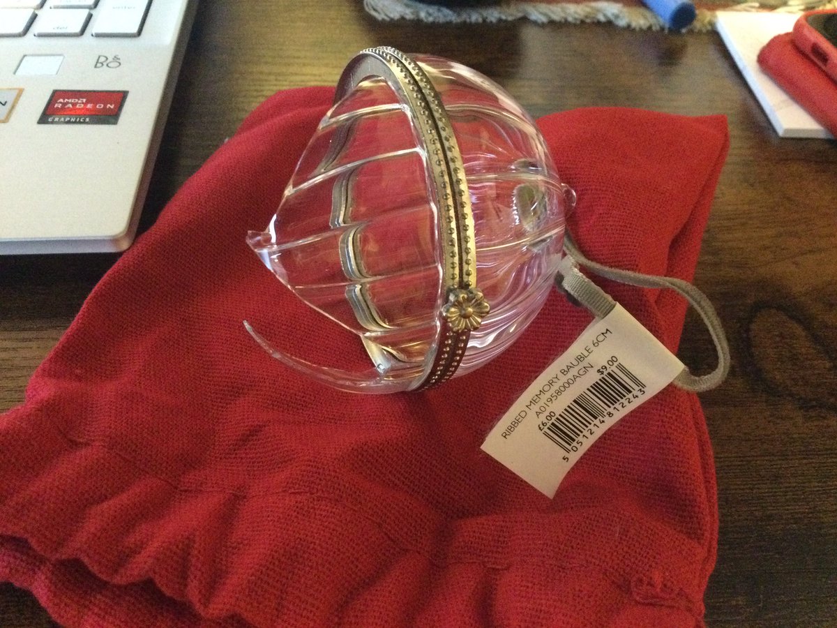 Hi <a href="/thewhitecompany/">The White Company</a> do you still have any of these baubles? Ours got broken and I really want to replace it! Thank you!