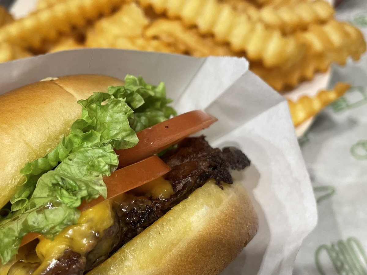 aexikii's tweet photo. มาครับขอเปิดด้วยใบหญ้าก่อนเลยครับ
#Miusic #Shakeshack https://t.co/YOs1zxnQNR