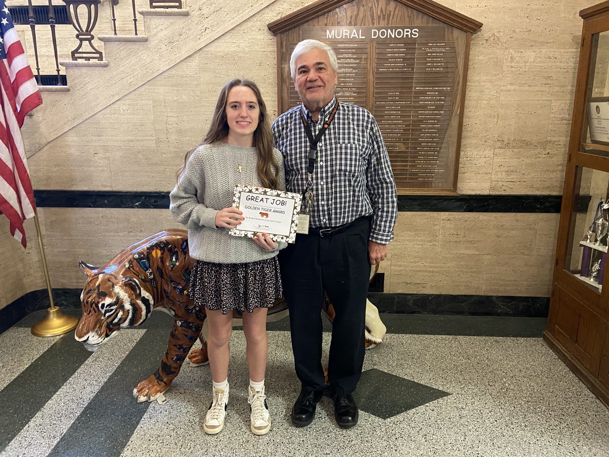 Congratulations to Aubrey Shaffer on earning the Golden Tiger award at Mexico High School.