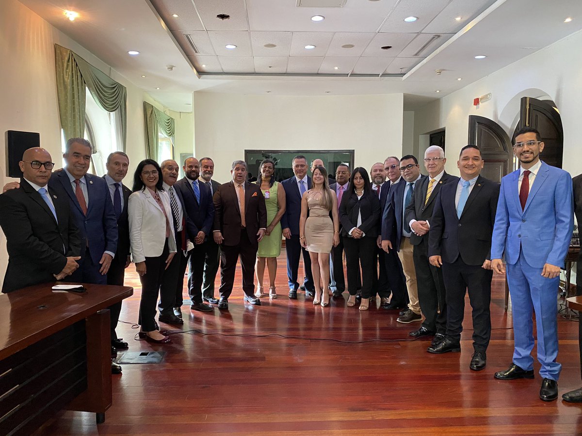 FraccionAD's tweet photo. #5Ene Previo a la instalación de la @Asamblea_Ven, nuestra #FracciónAD en reunión ordinaria acuerda designar como nuevo Jefe a la Dip. @anyelithetc, Sub Jefe Dip. @ADNixonM y Coordinador Dip. @ADIsraelHerrera. #AcciónDemocrática continúa trabajando por Venezuela en el año 2023. https://t.co/XiiHNswRyZ