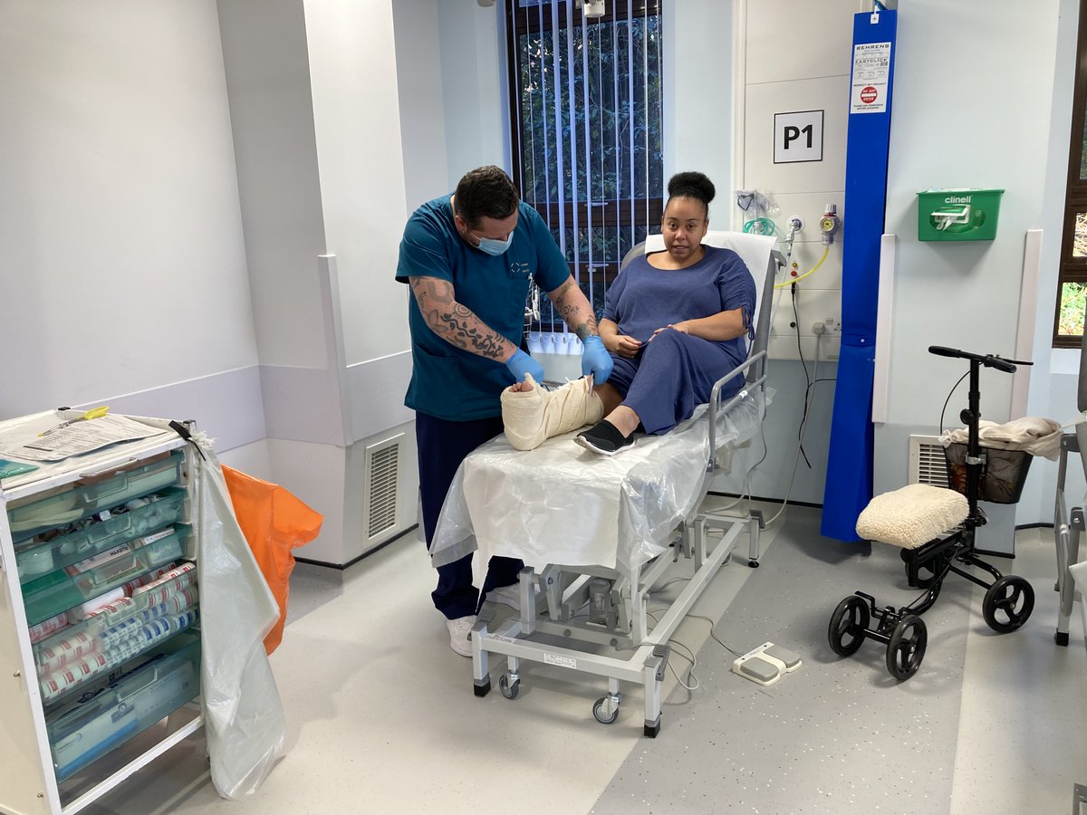 SwanseabayNHS's tweet photo. 🆕 £2million fracture clinic opens at Morriston Hospital.

📈 Increasing time dedicated to patient care

✂ Cutting waiting times on treatment

👉 https://t.co/YAqz6DFQgF https://t.co/fNvpNup5Ae