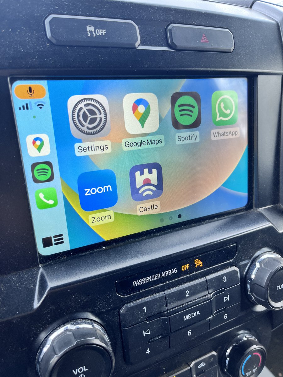 castle_player's tweet photo. You can listen on the road! Castle is available for Apple CarPlay as well. We're constantly working on new features to further activate #podcast listening. https://t.co/7M3g5iJeBv https://t.co/cuKXKnwU2N