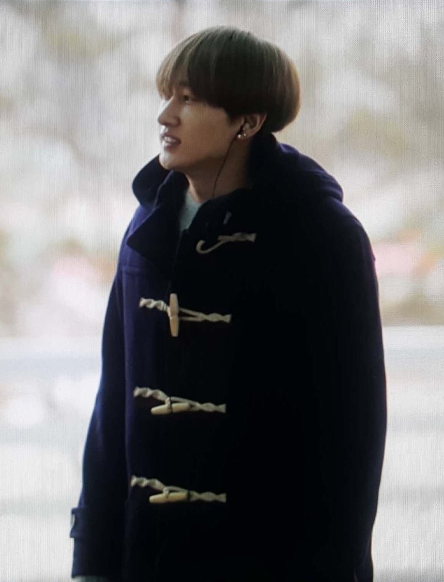 bobismyday's tweet image. “In London, everybody is different; and that means, anyone can fit in💙”
— Paddington Bear 

#ELFSelcaDay #SUPERJUNIOR #EUNHYUK