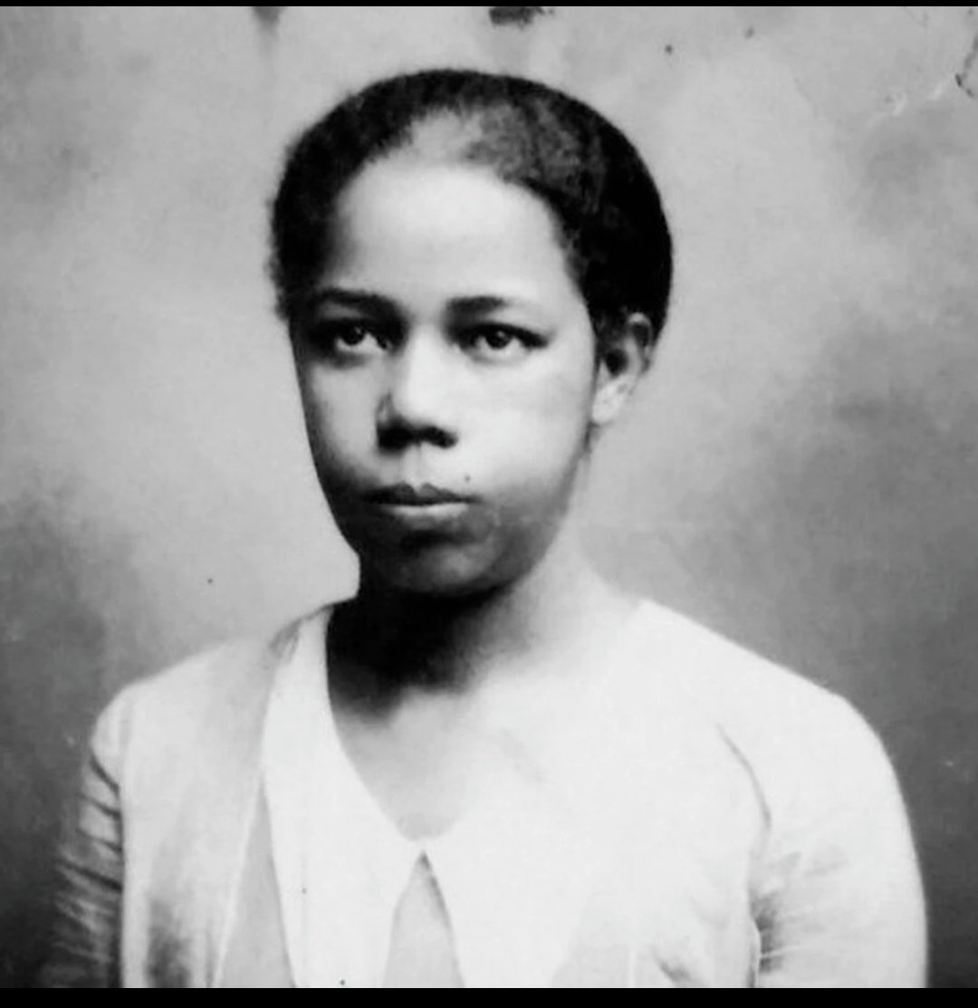 MarlinaMark's tweet image. Dia histórico para Santa Catarina e o Brasil. O presidente @LulaOficial sanciona lei que inscreve o nome da Deputada negra Antonieta de Barros, no livro dos heróis e heroínas da pátria! 🌻🇧🇷
#mulheresnegras