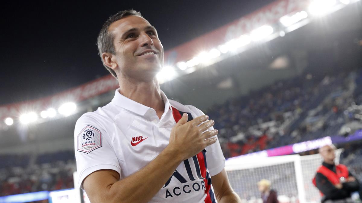 Paristeamfr's tweet photo. Pauleta : " Le PSG, c'est un club jeune mais avec une très belle histoire, qui se situe dans la plus belle ville du monde. Ce club est spécial, pour moi et pour tous les Français. Ce club est différent !" #TeamPSG https://t.co/eUmVz4jzQ0