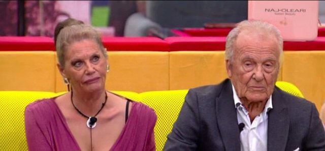 Prelemiloves's tweet photo. A botta di edizioni del #gfvip #gfvip7 ogni anno sempre più lunghe...

Nel 2075 al #gfvip si celebreranno le nozze d'oro dei #donnalisi e dei #prelemi😂😂😂😂😂😂😂 https://t.co/XPTOXh9MEE