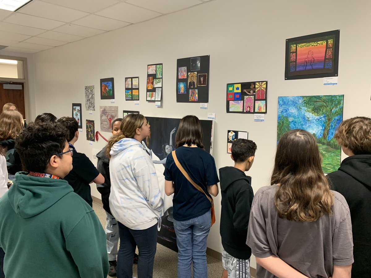 IB Expo in full effect! 6th grade students and parents visit the IB Art Gallery. #wais #ibexpo #artgallery #sbisd