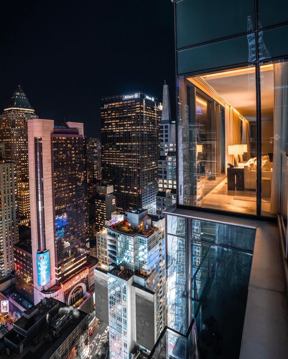 TimesSquareNYC's tweet photo. Start your year with an extended winter vacation (or staycation!) in Manhattan’s most iconic neighborhood 🌆
It’s NYC’s first-ever #HotelWeek, meaning you can take 23% off stays (yes, a nod to 2023) at hotels now through February 12th 🎉 https://t.co/UK763ICKzd