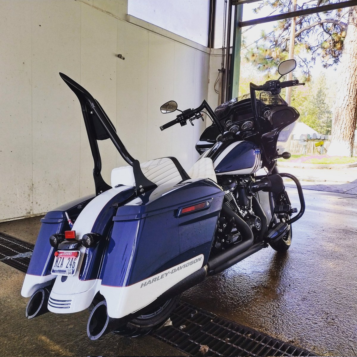 FreedomBagger's tweet photo. That last wash before winter.
#roadglide #bagger #harleydavidson #FTW #S&S #tabperformance https://t.co/jkTGvpuCYI