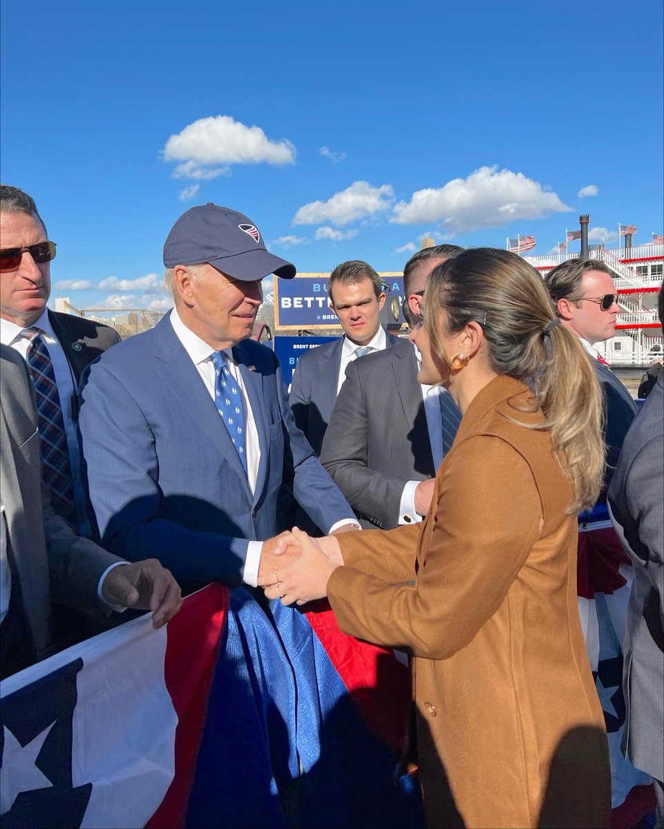 Helena Earl tweet media