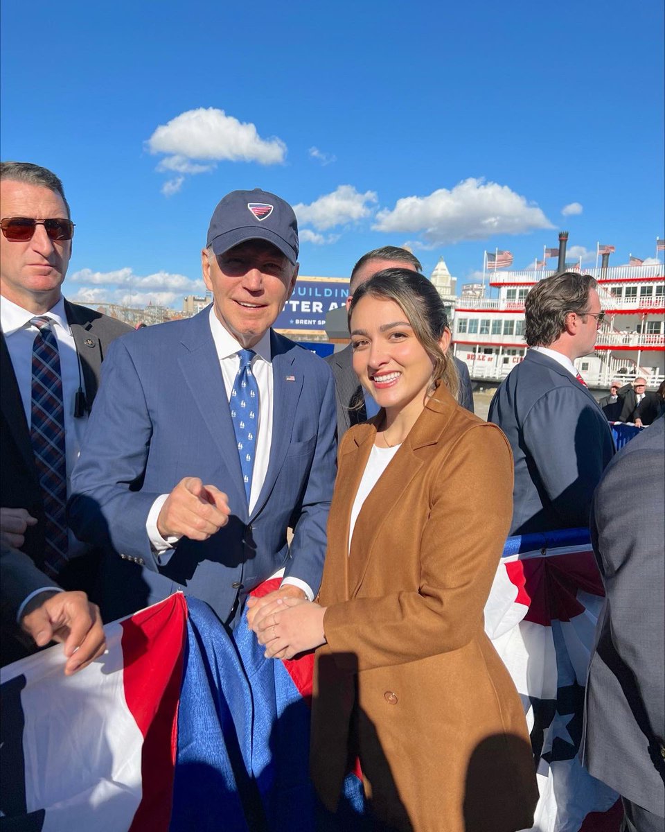 Helena Earl tweet media